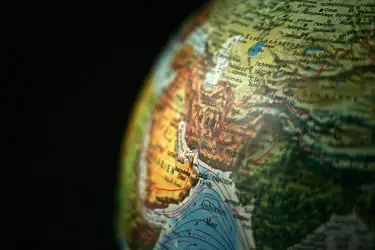 Ближний Восток теряет доверие к США: дипломатия под ударом Ближний Восток теряет доверие к США: дипломатия под ударом