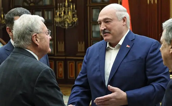 «Какие люди, привет дорогой!»: Лукашенко любезничает с Келлогом «Какие люди, привет дорогой!»: Лукашенко любезничает с Келлогом