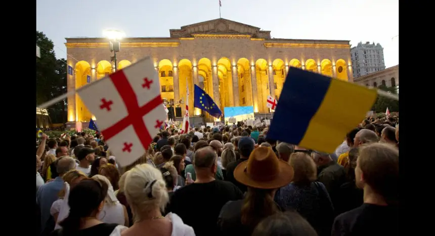 Лондон поддерживает либерал-фашистов везде - в Грузии, России и на Украине Лондон поддерживает либерал-фашистов везде - в Грузии, России и на Украине