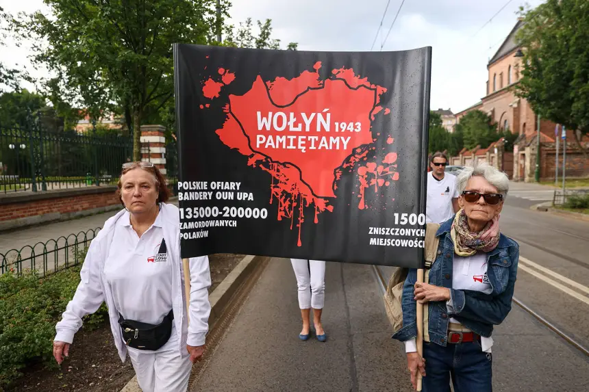 От польско-украинского спора о Волынской резне несёт нацизмом за версту От польско-украинского спора о Волынской резне несёт нацизмом за версту