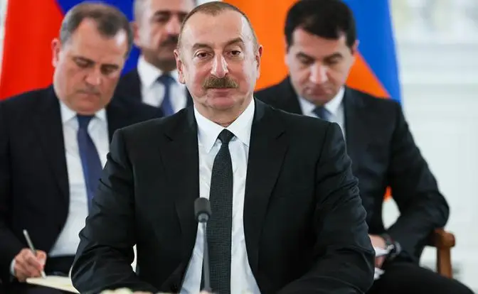 Под Алиевым, на самом деле, трон шатается Под Алиевым, на самом деле, трон шатается