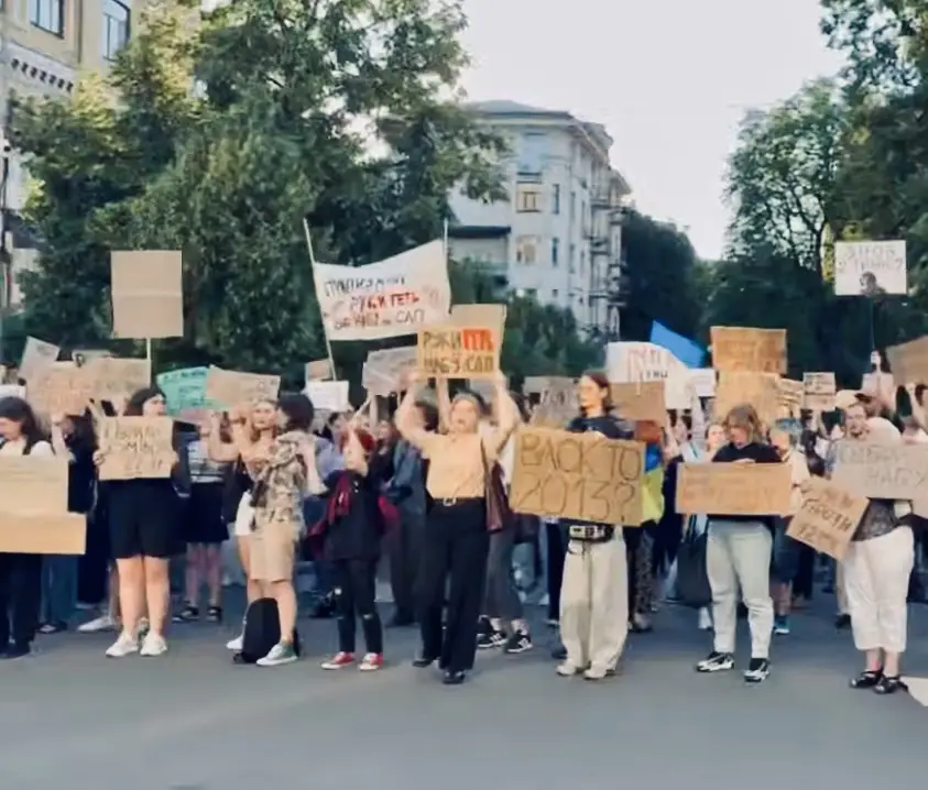 Украину трясёт не по-детски: протесты против «Зели-чёрта» охватили страну