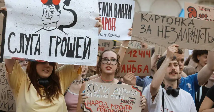 Украина протестует: грантоеды против коррупционеров