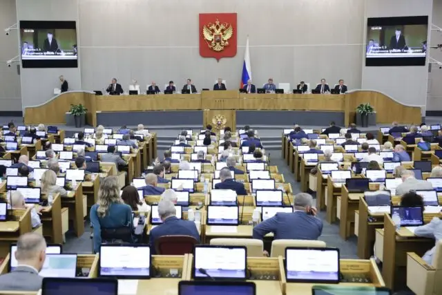 Без справки не депутат: в России хотят проверять адекватность парламента