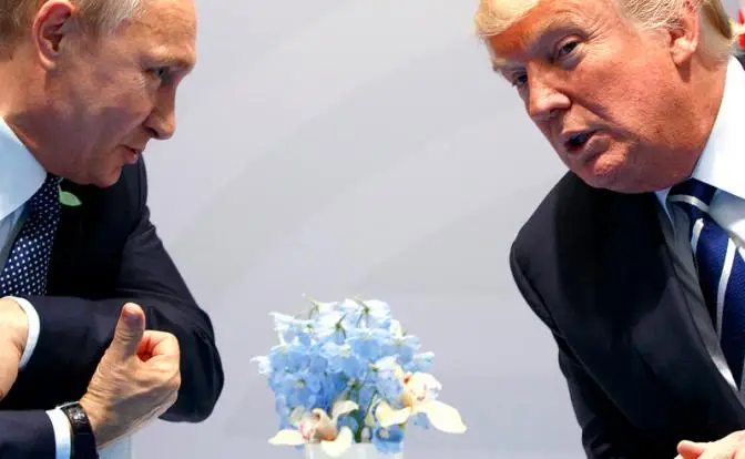 В переговорную Трампа и Путина принесут третий стул В переговорную Трампа и Путина принесут третий стул