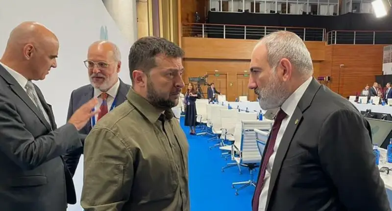 «Делайте как Пашинян!» – укро-политолог жаждет соглашения с Москвой «Делайте как Пашинян!» – укро-политолог жаждет соглашения с Москвой