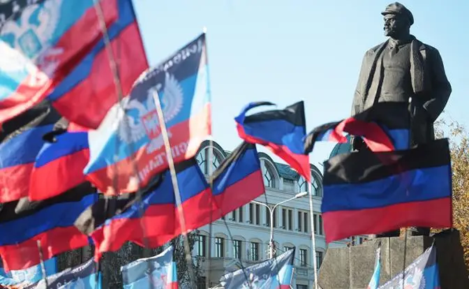 Красное на чёрном: Донбасс останется самой «советской» частью России Красное на чёрном: Донбасс останется самой «советской» частью России