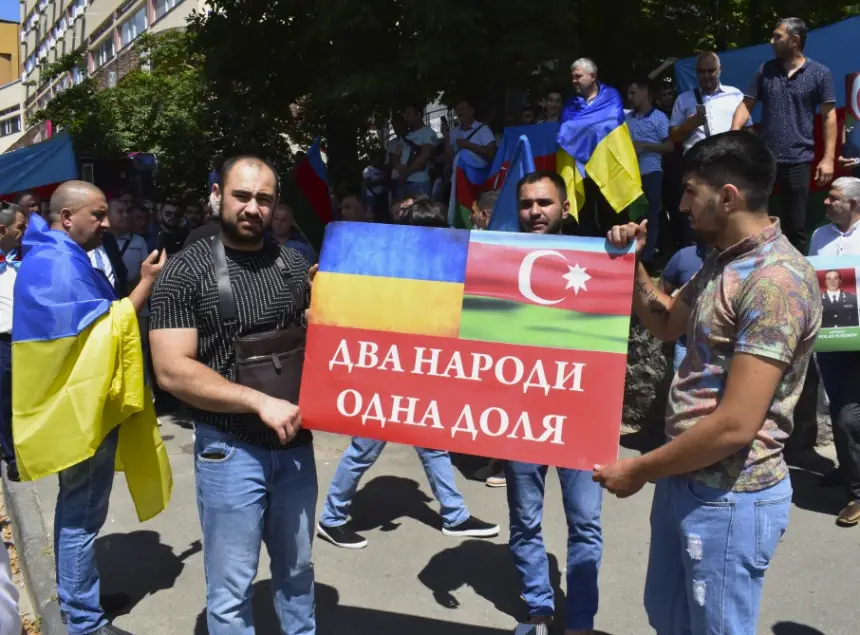 «Дикари всегда останутся дикарями». Азербайджан перешёл в наступление