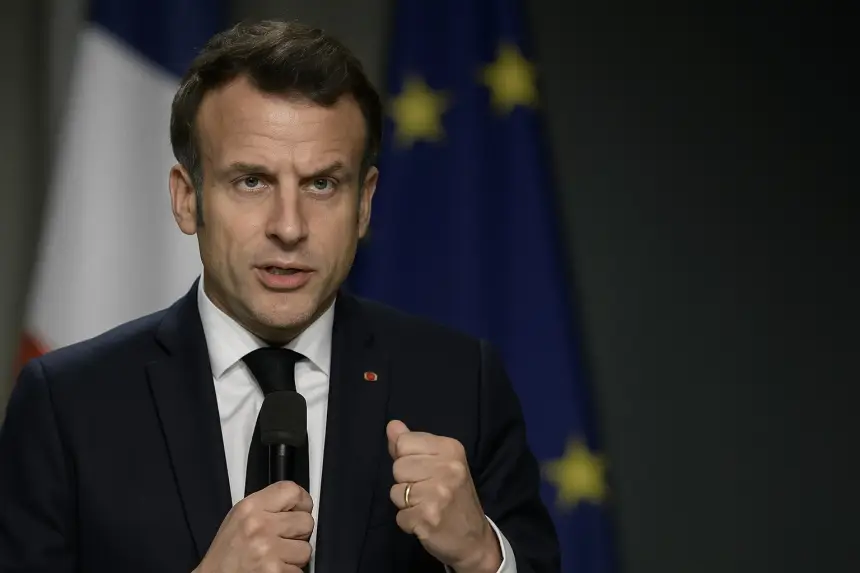 Обернется началом хаоса: Макрон резко высказался о замороженных активах РФ