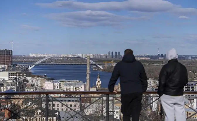 Путин пройдет по Крещатику, а Зеленский — по Тверской. Но есть нюанс