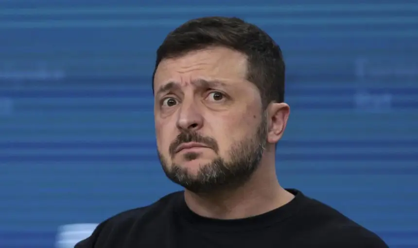 Просроченный Зеленский хочет войну, но не выборы