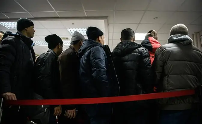 Мигранты в России начали все быстрее обзаводиться «стволами» Мигранты в России начали все быстрее обзаводиться «стволами»