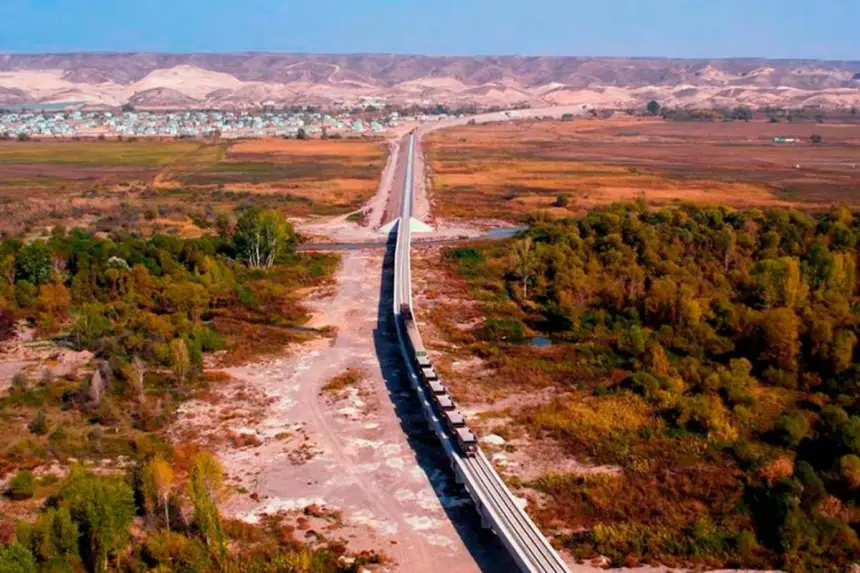 Трамп щелкает по носу Китай и Европу, прокладывая коридор в обход России Трамп щелкает по носу Китай и Европу, прокладывая коридор в обход России