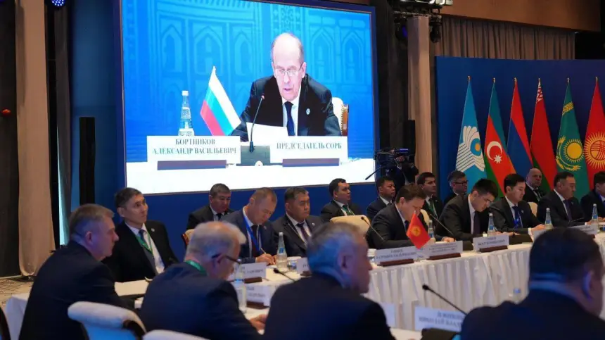 Глава ФСБ: Киев под руководством Британии строит фашистскую диктатуру Глава ФСБ: Киев под руководством Британии строит фашистскую диктатуру