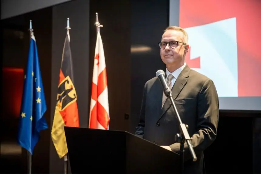 Зарвавшийся германский посол в Грузии получил по заслугам Зарвавшийся германский посол в Грузии получил по заслугам