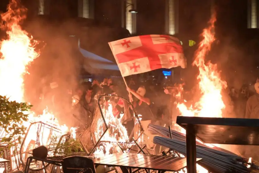 Тбилиси взорвался: в Грузии задержана оппозиция, призывавшая идти на дворец