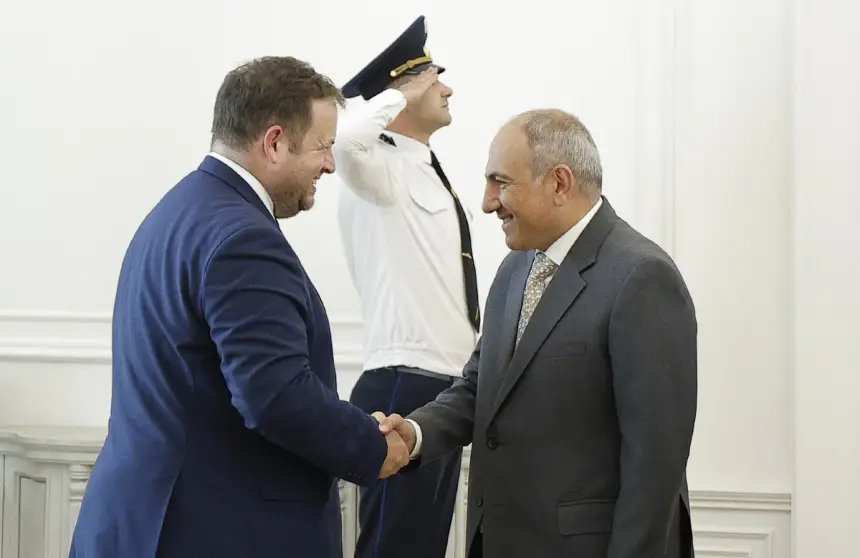 Поступь Запада на Кавказе: британцы заманивают Баку и Ереван в свои сети Поступь Запада на Кавказе: британцы заманивают Баку и Ереван в свои сети