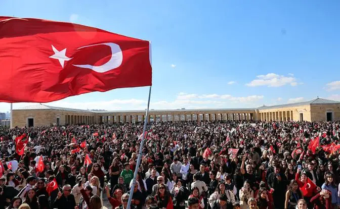 У Эрдогана большие проблемы — с зуммерами, курдами и мэрами У Эрдогана большие проблемы — с зуммерами, курдами и мэрами