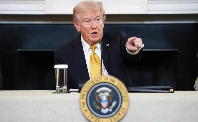 «У Трампа много ходов впереди и козырей на руках больше, чем у Путина» «У Трампа много ходов впереди и козырей на руках больше, чем у Путина»