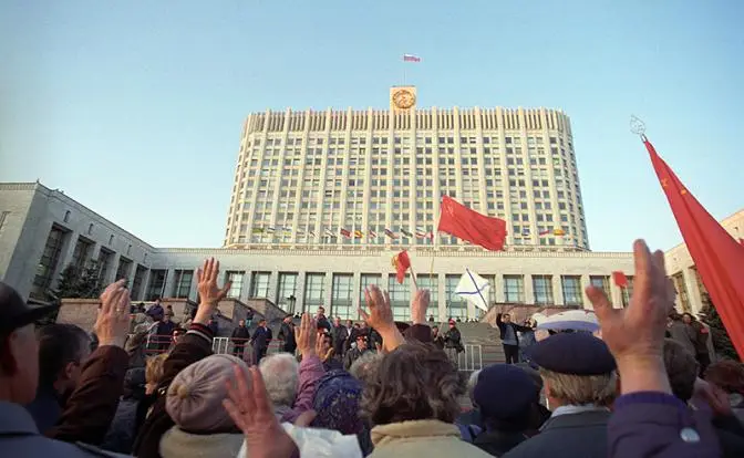 Почему Ельцин пошел на вооруженный мятеж