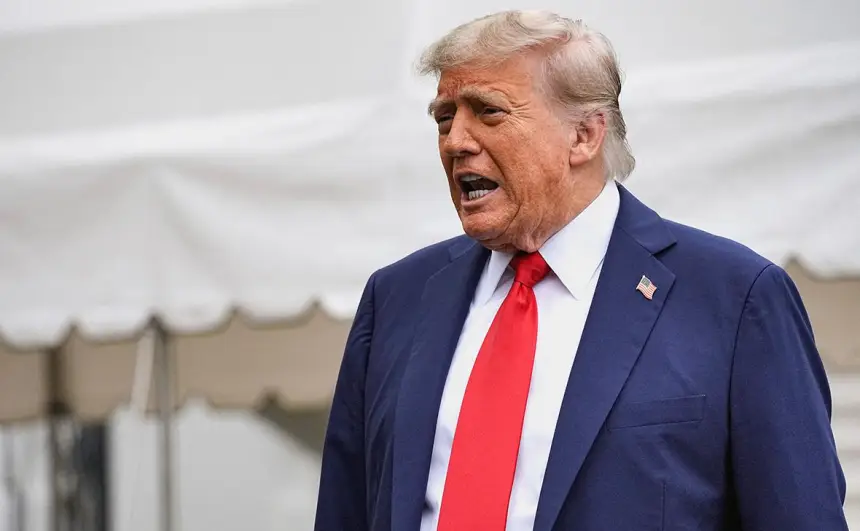 Трамп взвинчивает ставки в своей игре с Путиным Трамп взвинчивает ставки в своей игре с Путиным