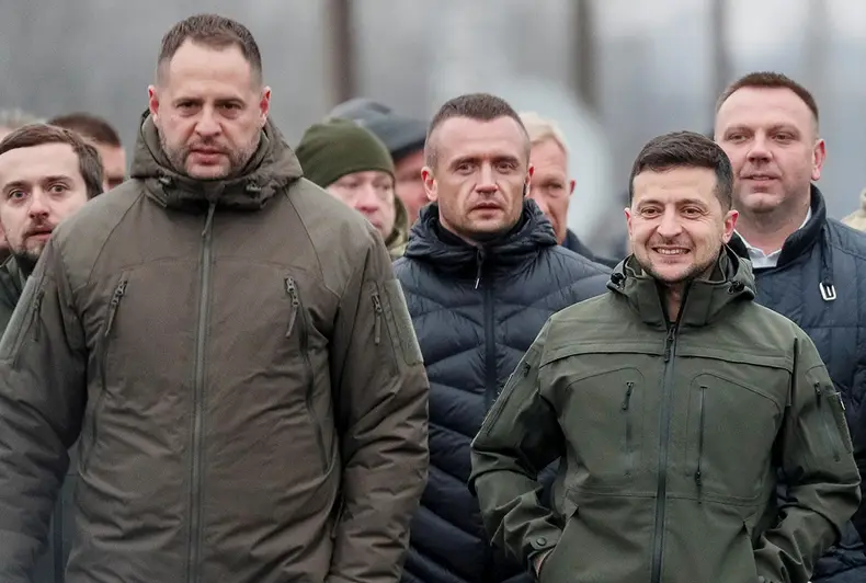 Зеленскому на родине готовят операцию по удалению «руки»