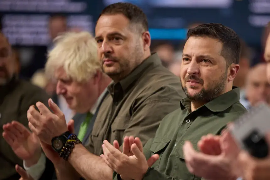 «Придется идти до Львова»: в Сети оценили отказ Киева от мира по Трампу