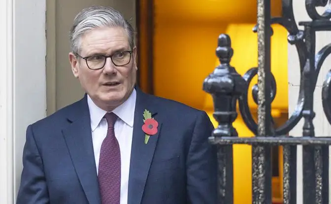 Прощелыга Кир Стармер: Кто содержит «главного врага России» Прощелыга Кир Стармер: Кто содержит «главного врага России»