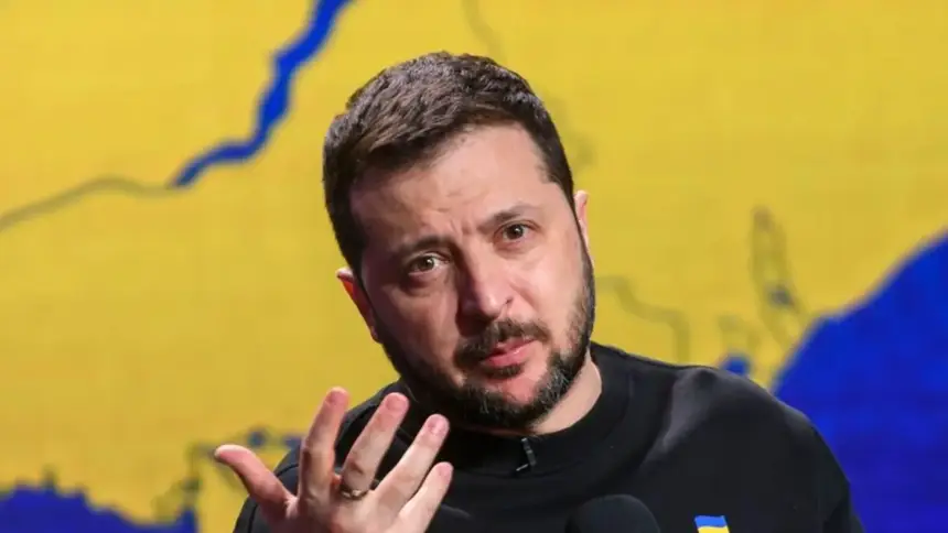 Зеленскому публично заламывают руки