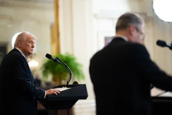 Сверхсекретные досье: Лондон готовит удар по репутации президента США