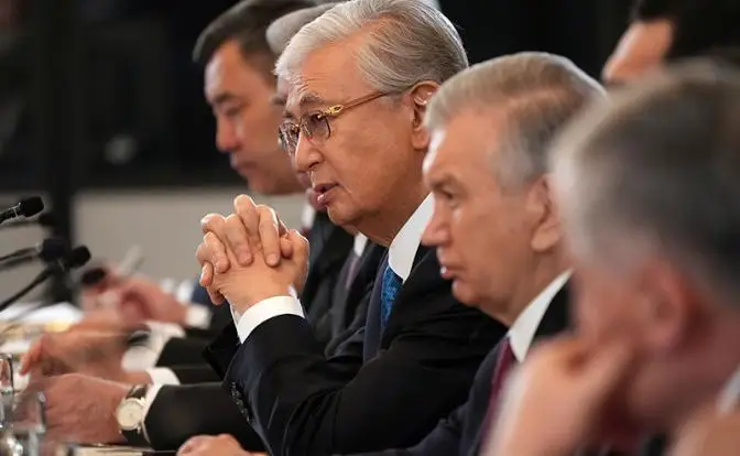 Токаев и Мерзиёев осыпали Трампа золотым дождем пафоса