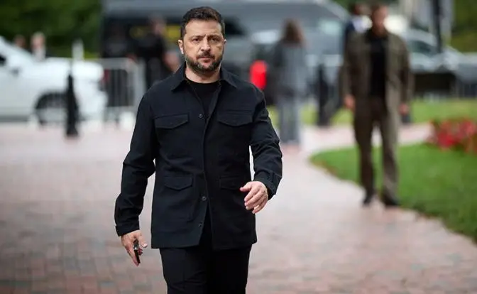 Зеленский уже понял, что по Крещатику без охраны он так просто не погуляет