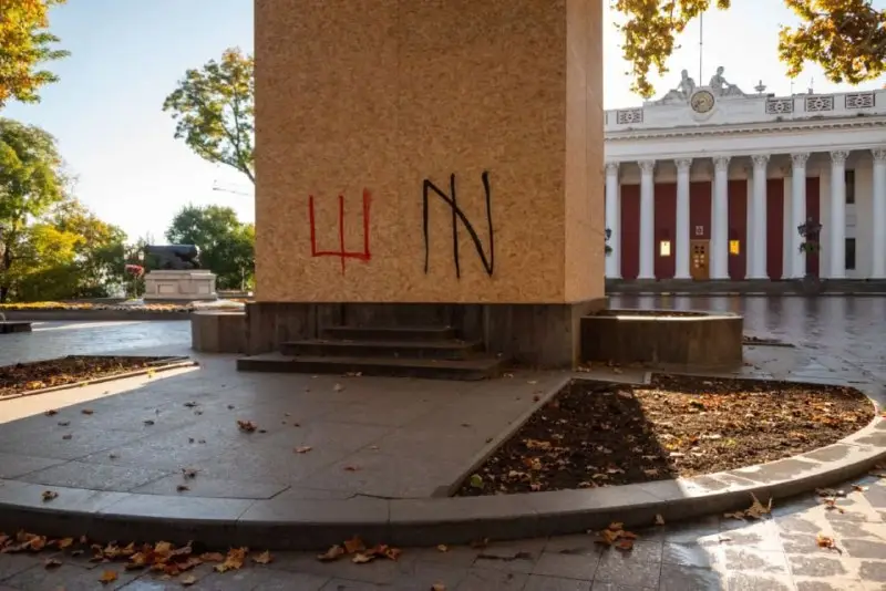 Изгнав мэра Одессы, хунта Зеленского начала бороться с памятником Пушкину