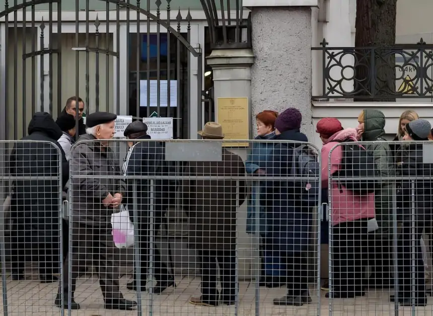 Латвия вышвыривает русских пенсионеров, назначенных «угрозой безопасности»