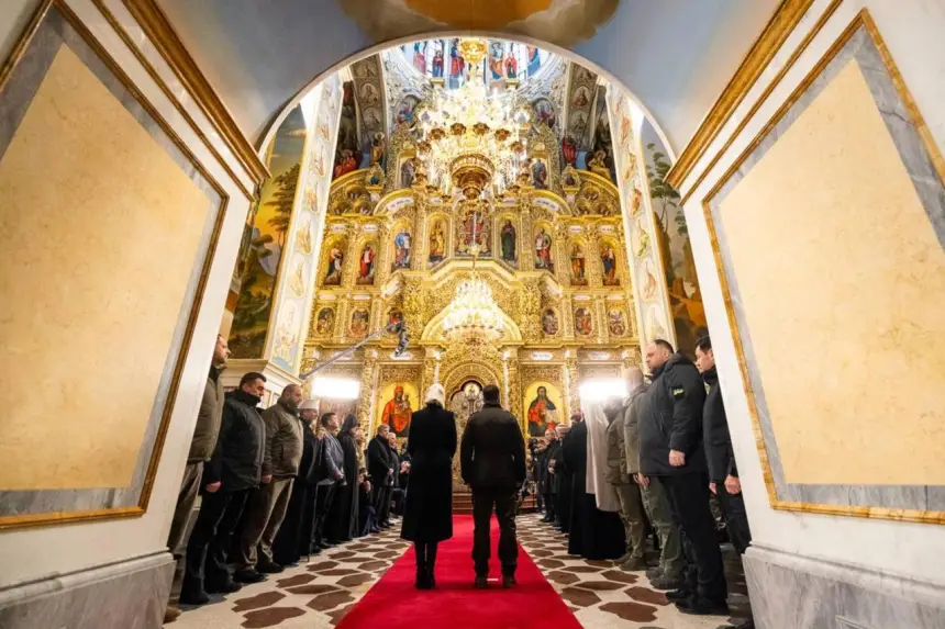 Зачем Зеленский внезапно рванул в Лавру?