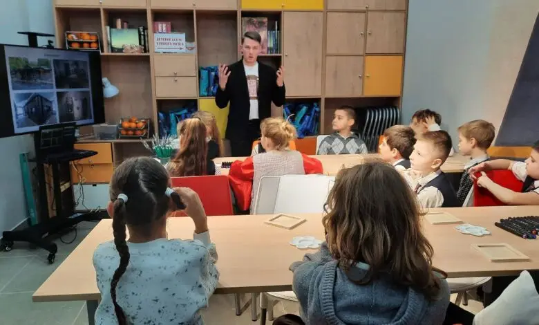 Шаг к мирному будущему: в Мариуполе открылся Детский центр Русского музея