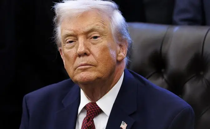 Трамп в любой момент может отправить Зеленского на эшафот. Чего ждет?