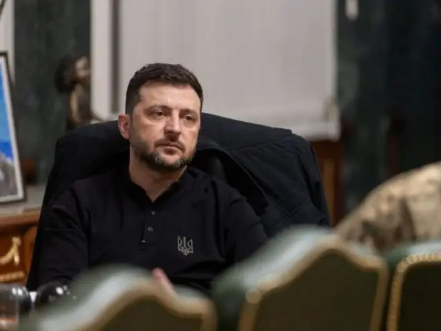 Украинский Дед Мороз: Зеленский готовит большой сюрприз в новогоднюю ночь