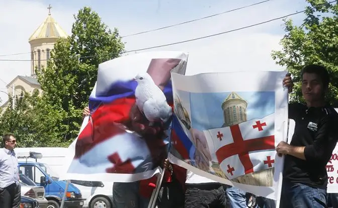 Москва послала сигнал Тбилиси, только вряд его услышат