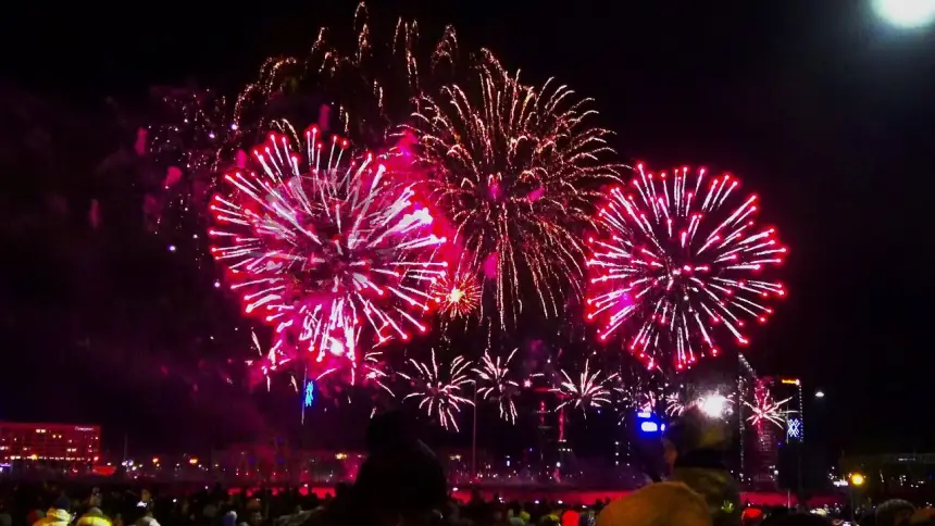 Штраф за русский Новый год: в Латвии придумали дикий способ пополнить казну