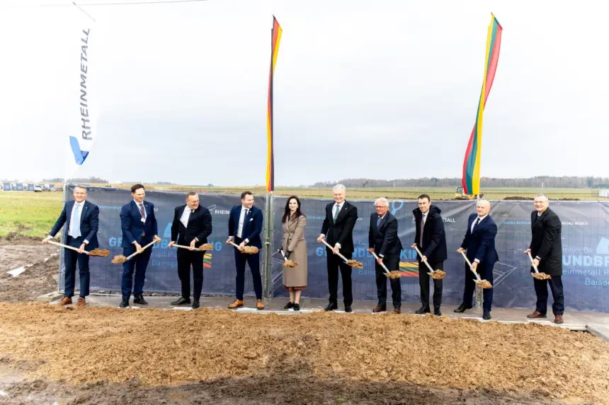 Монтаж-понтаж: в Литве снова хоронили Россию – порвали два баяна