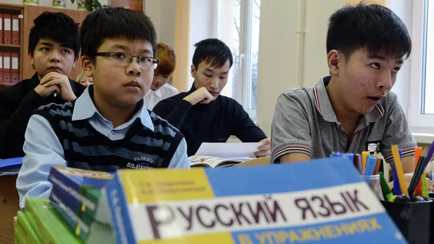 Халява в России кончилась: Таджики забирают детей и уезжают