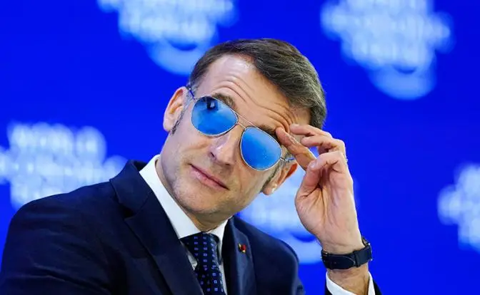 Курятник в Давосе притих: Макрон с опаской ждет, когда зайдет Трамп