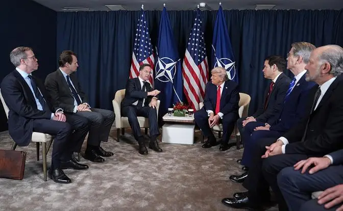 Больной скорее жив: С похоронами НАТО не надо торопиться