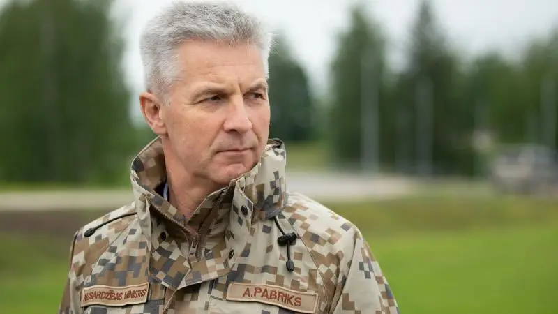 Латвийская «хромая утка» и поклонник СС прокрякала против Трампа