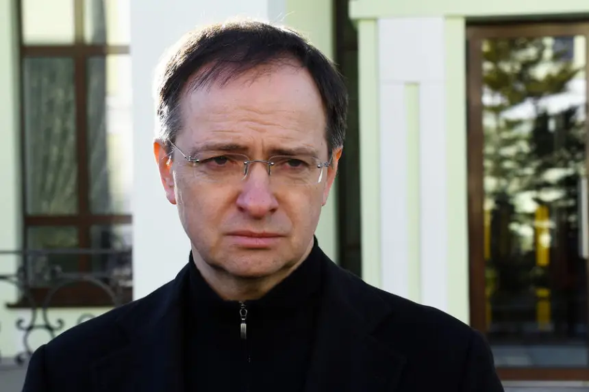 Возвращение Мединского «загнало в краску» ЕС и Украину