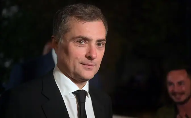 Новость об отъезде Суркова переполошила российскую элиту