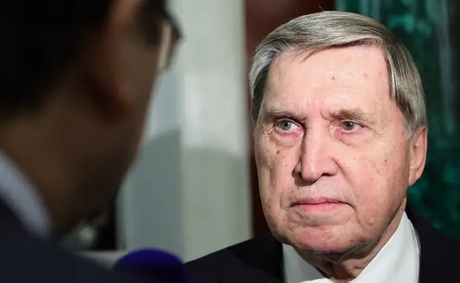 «Успокойтесь, больной!»: Зачем Ушаков гипнотизирует Трампа