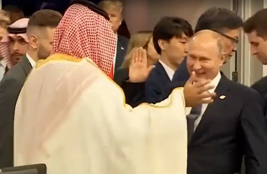 "Конец Трампа": Саудиты уходят к Путину и закупают баллистику у Китая?