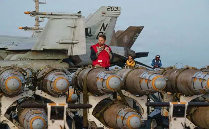 Евросоюз не любит аятолл, но морщит носик от оголтелости США и Израиля